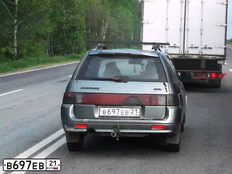 Фото автомобиля LADA 2111, 2005 — госномер В697ЕВ21. Цвет: СРЕДНИЙ СЕРО-ЗЕЛЕНЫЙ-МЕТ.