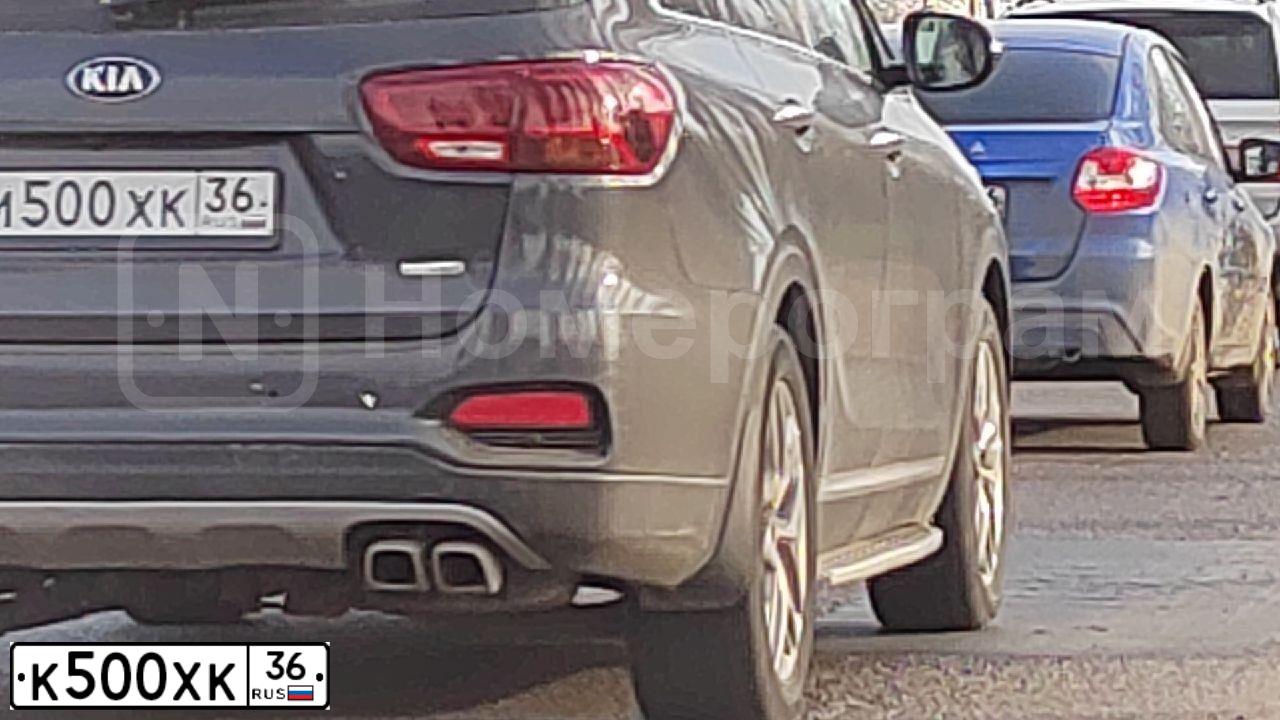 Фото автомобиля HYUNDAI GRAND STAREX, 2013 — госномер М539ММ36. Цвет: СЕРЫЙ