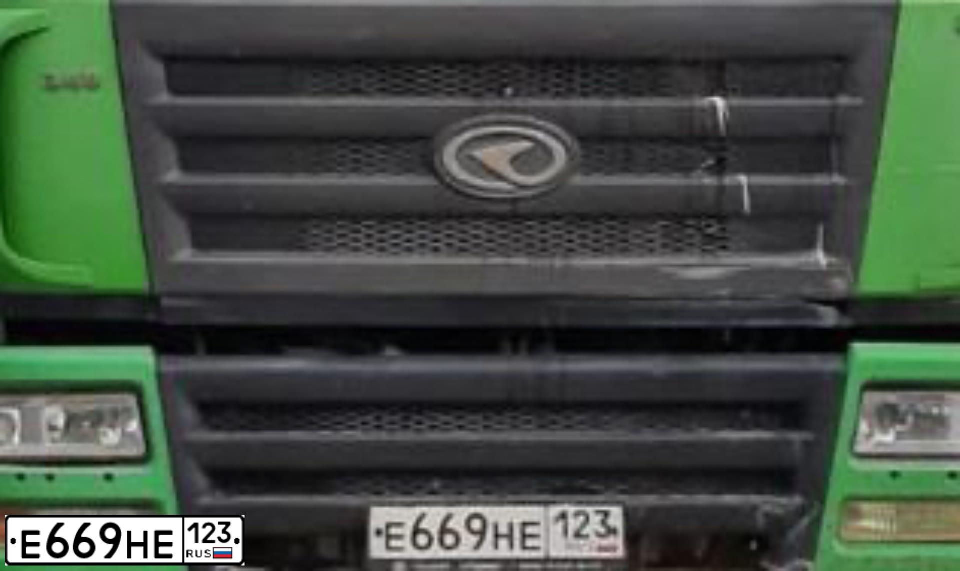 Фото автомобиля MZKT 6527 /8X8/, 2013 — госномер Е669НЕ123. Цвет: САЛАТОВЫЙ