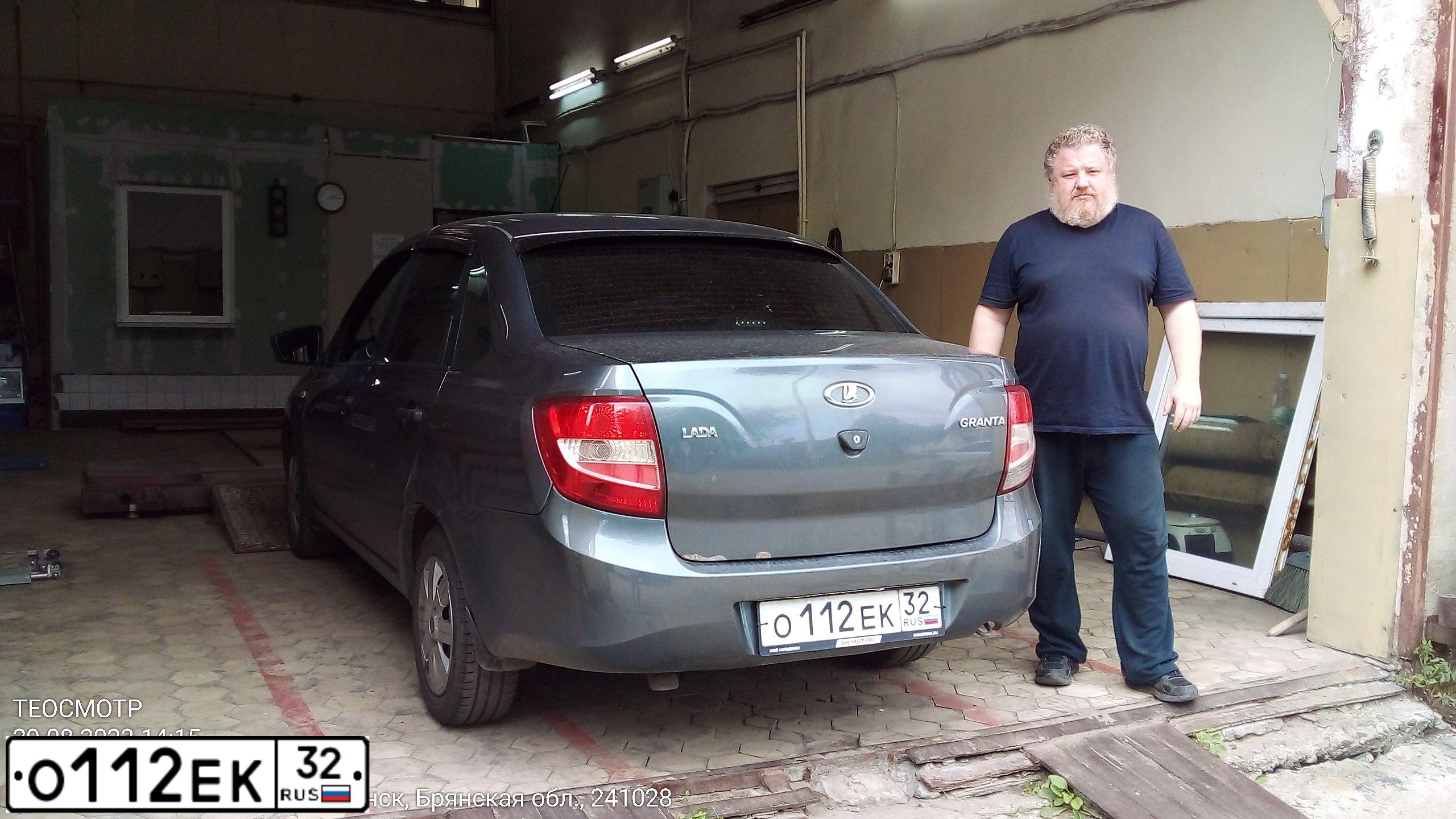 Фото автомобиля LADA 2190 GRANTA, 2017 — госномер О112ЕК32. Цвет: серебристо-темно-серый