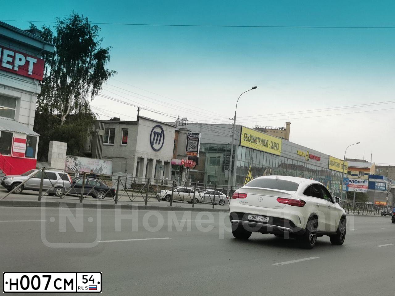 Фото автомобиля AUDI Q7, 2009 — госномер Н037НН154. Цвет: ЧЕРНЫЙ