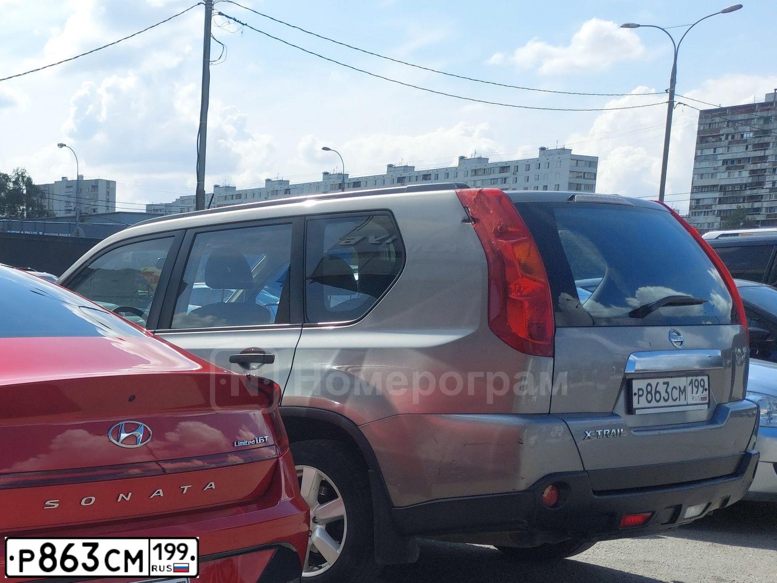 Фото автомобиля NISSAN X-TRAIL, 2008 — госномер Р863СМ199. Цвет: СЕРЫЙ
