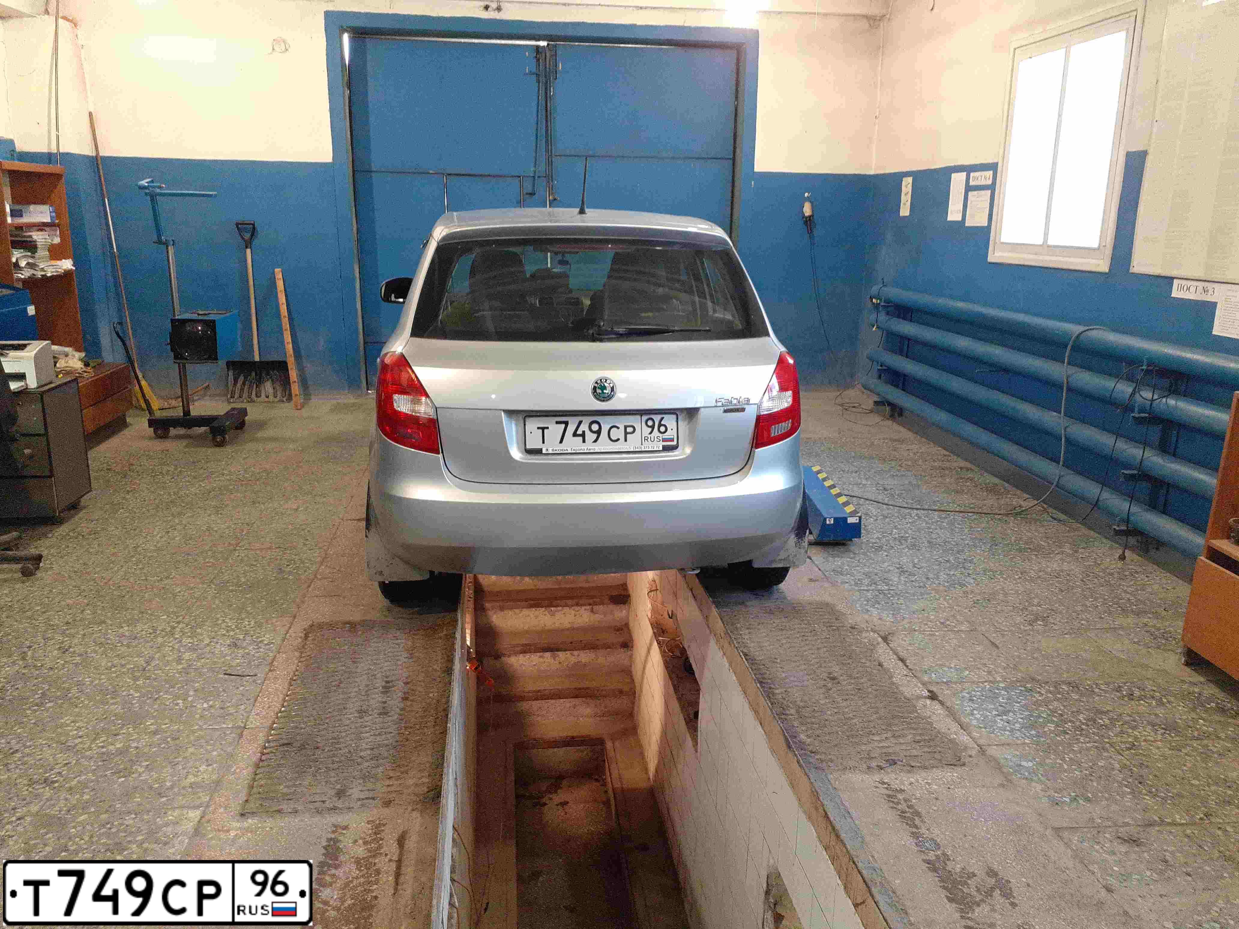 Фото автомобиля SKODA FABIA, 2011 — госномер Т749СР96. Цвет: СЕРЫЙ