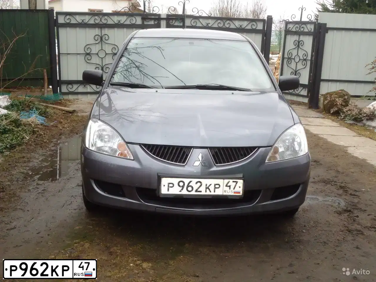 Фото автомобиля MITSUBISHI LANCER, 2005 — госномер Р962КР47. Цвет: СЕРЫЙ
