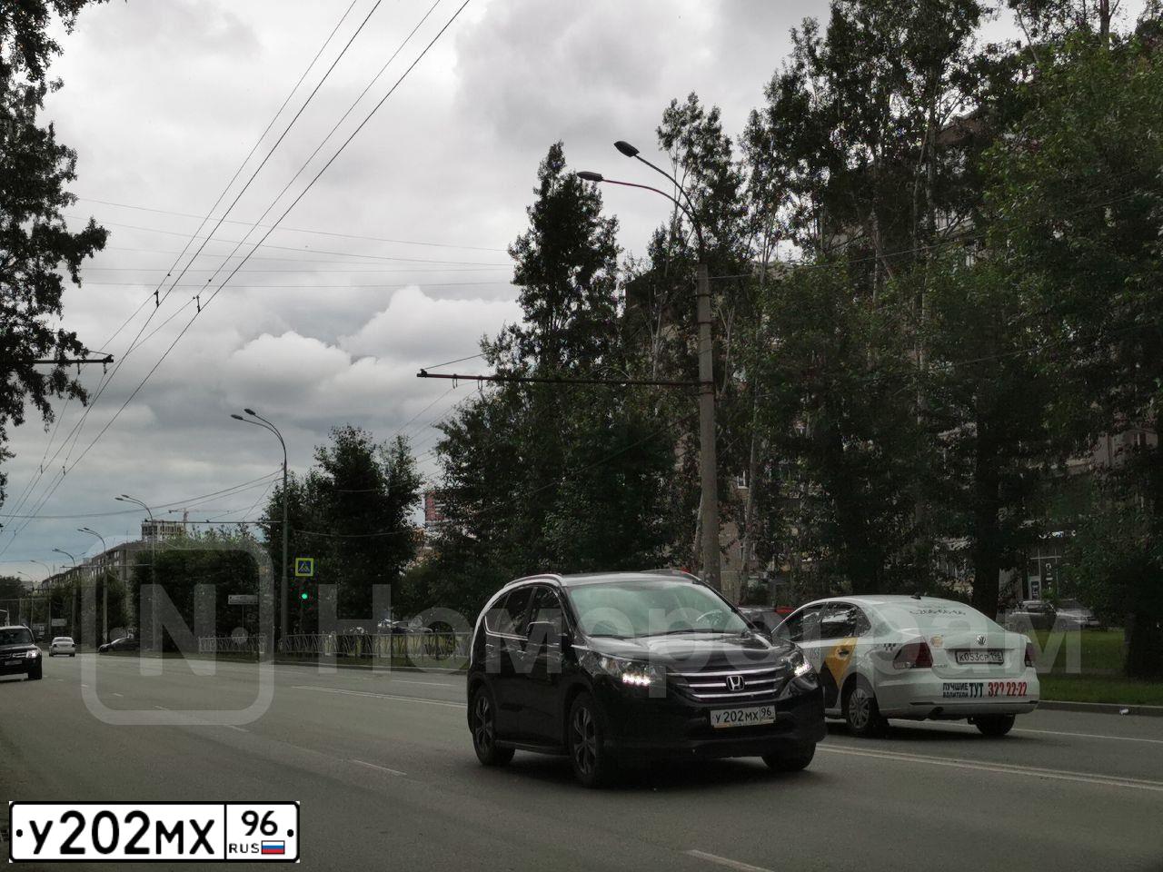 Фото автомобиля HONDA CR-V, 2013 — госномер У202МХ96. Цвет: ЧЕРНЫЙ