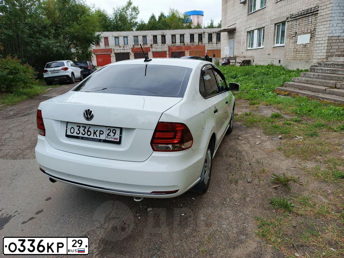 Фото автомобиля VOLKSWAGEN POLO, 2018 — госномер О336КР29. Цвет: Белый