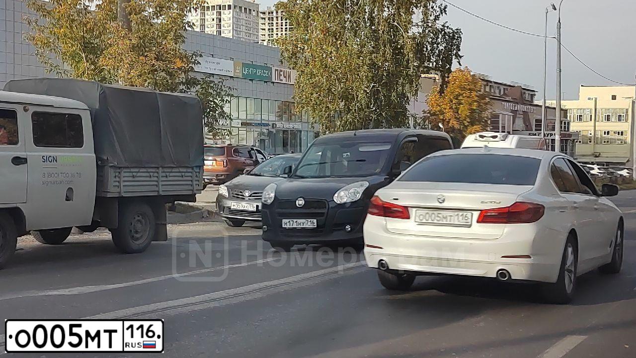 Фото автомобиля BMW SERIE 5, 2012 — госномер О005МТ116. Цвет: Белый