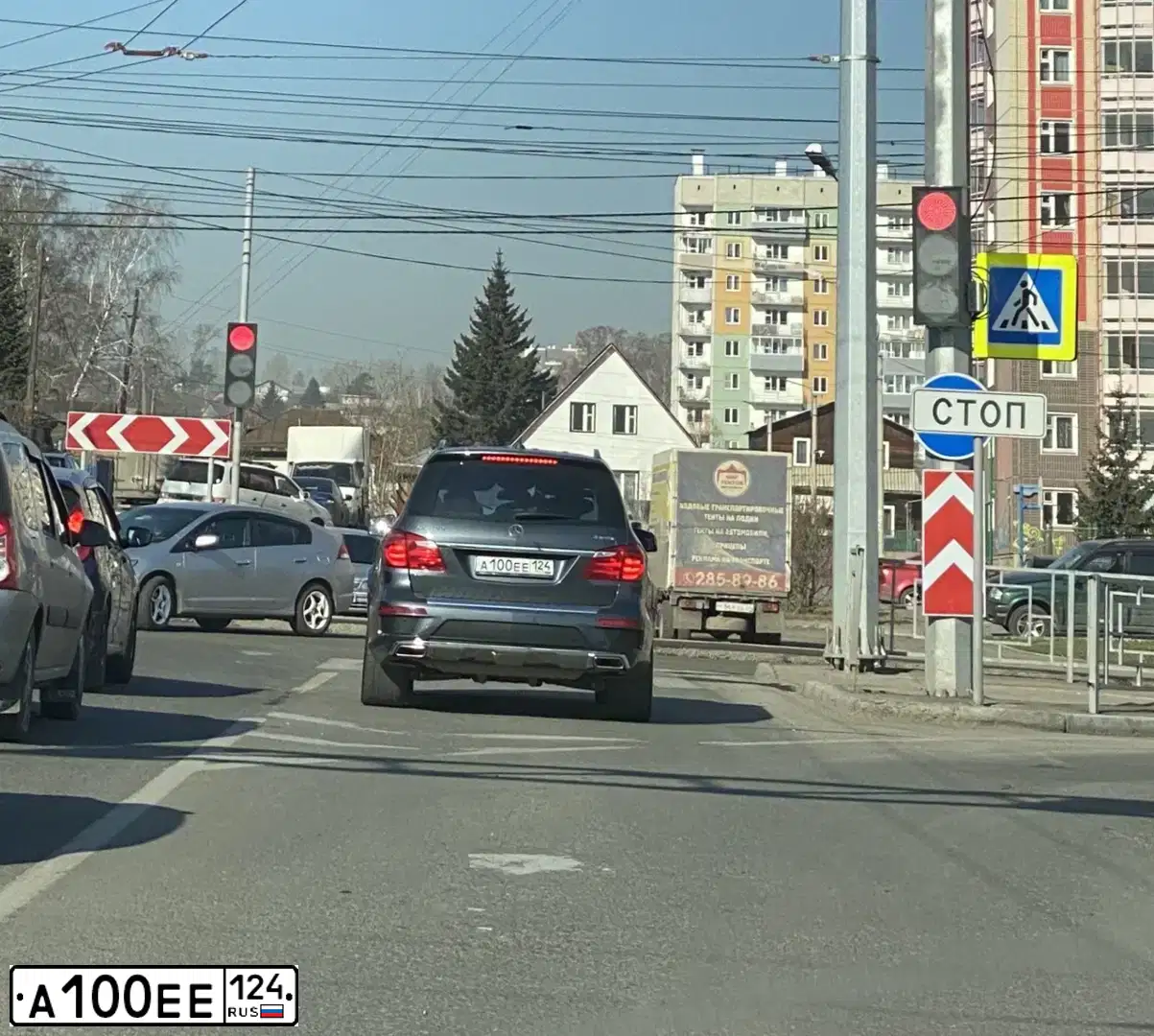 Фото автомобиля MERCEDES E-KLASSE, 2011 — госномер Т413ВК138. Цвет: СЕРО-ЗЕЛЕНЫЙ