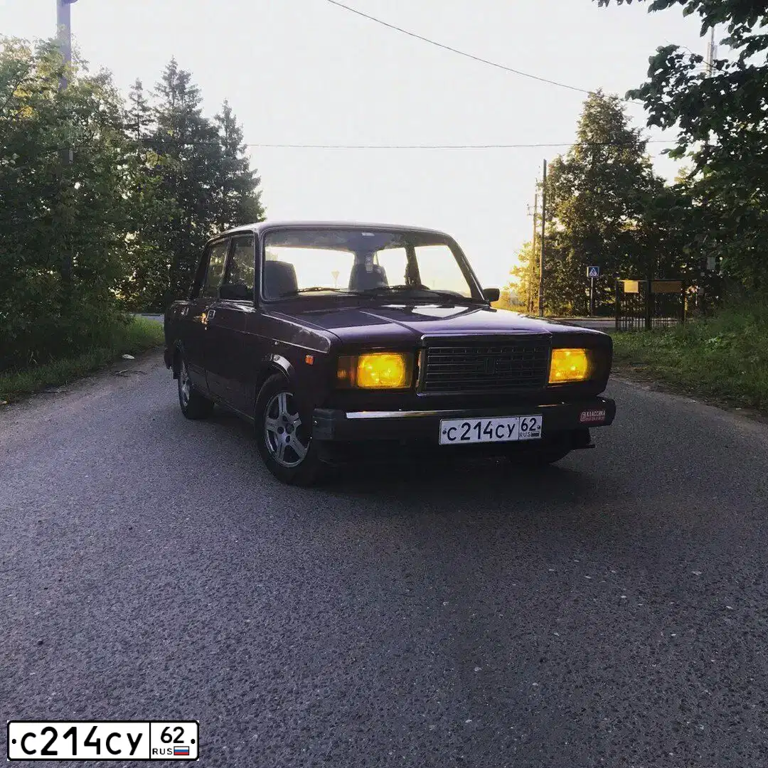 Фото автомобиля LADA 2107 LADA, 2002 — госномер С214СУ62. Цвет: ЯРКО-ФИОЛЕТОВЫЙ