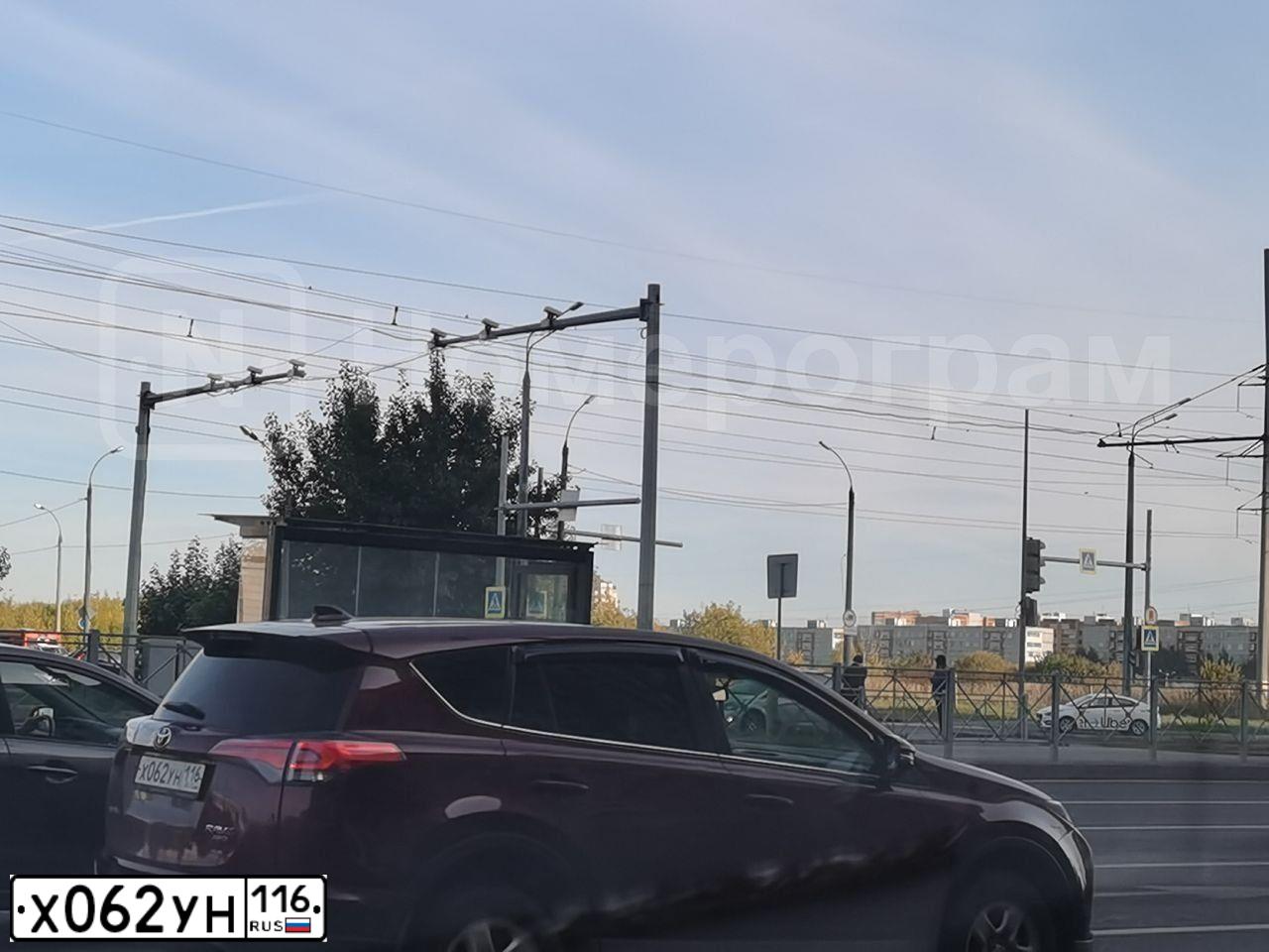 Фото автомобиля TOYOTA RAV4, 2016 — госномер М335МТ21. Цвет: ТЕМНО - КРАСНЫЙ