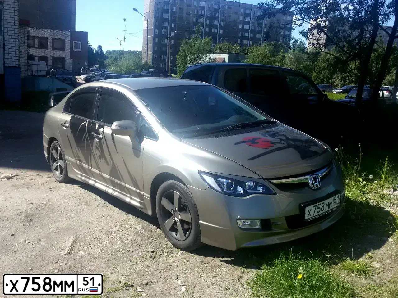 Фото автомобиля HONDA CIVIC, 2008 — госномер Х758ММ51. Цвет: СЕРЫЙ