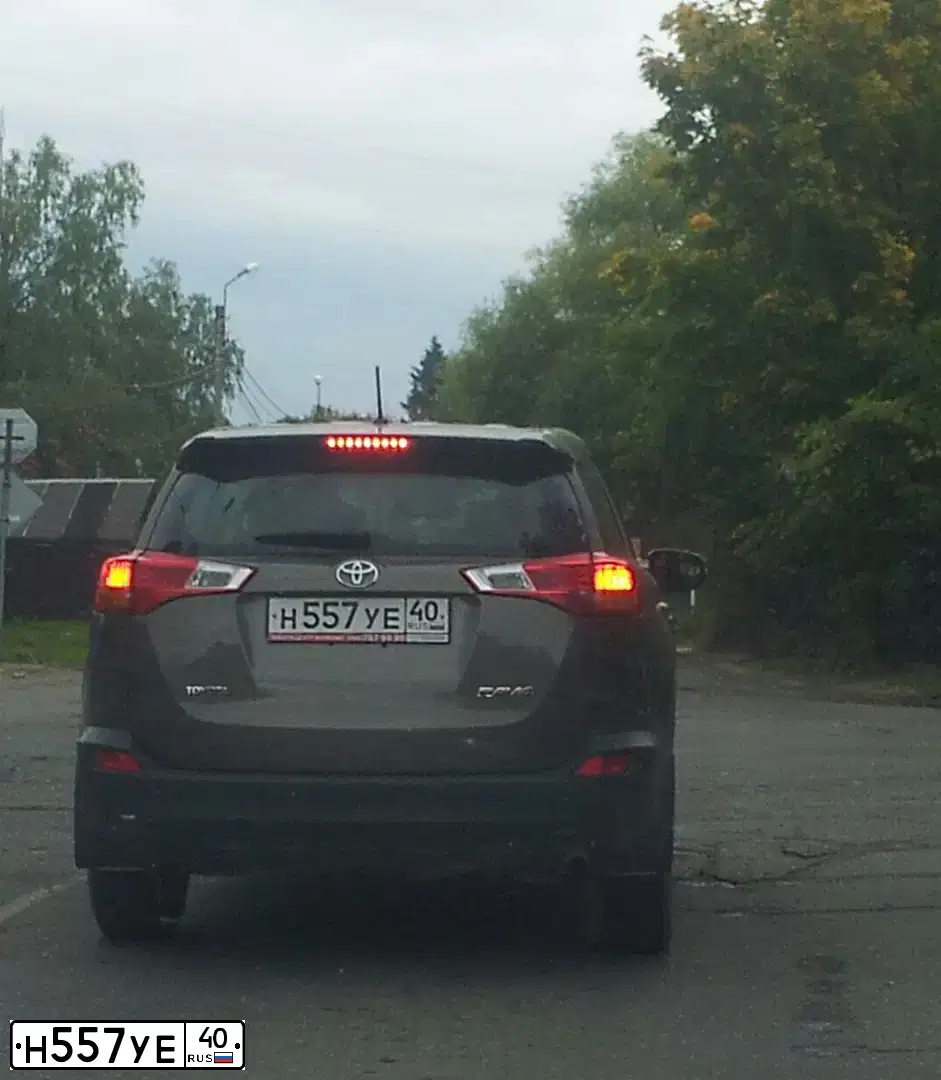 Фото автомобиля TOYOTA RAV4, 2014 — госномер Н557УЕ40. Цвет: БРОНЗОВЫЙ