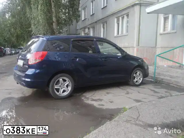 Фото автомобиля TOYOTA A MATRIX, 2003 — госномер У935МС55. Цвет: СИНИЙ