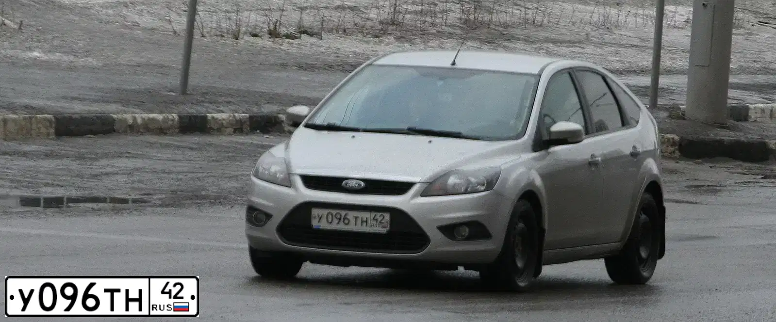 Фото автомобиля FORD FOCUS, 2008 — госномер У096ТН42. Цвет: СЕРЕБРИСТЫЙ