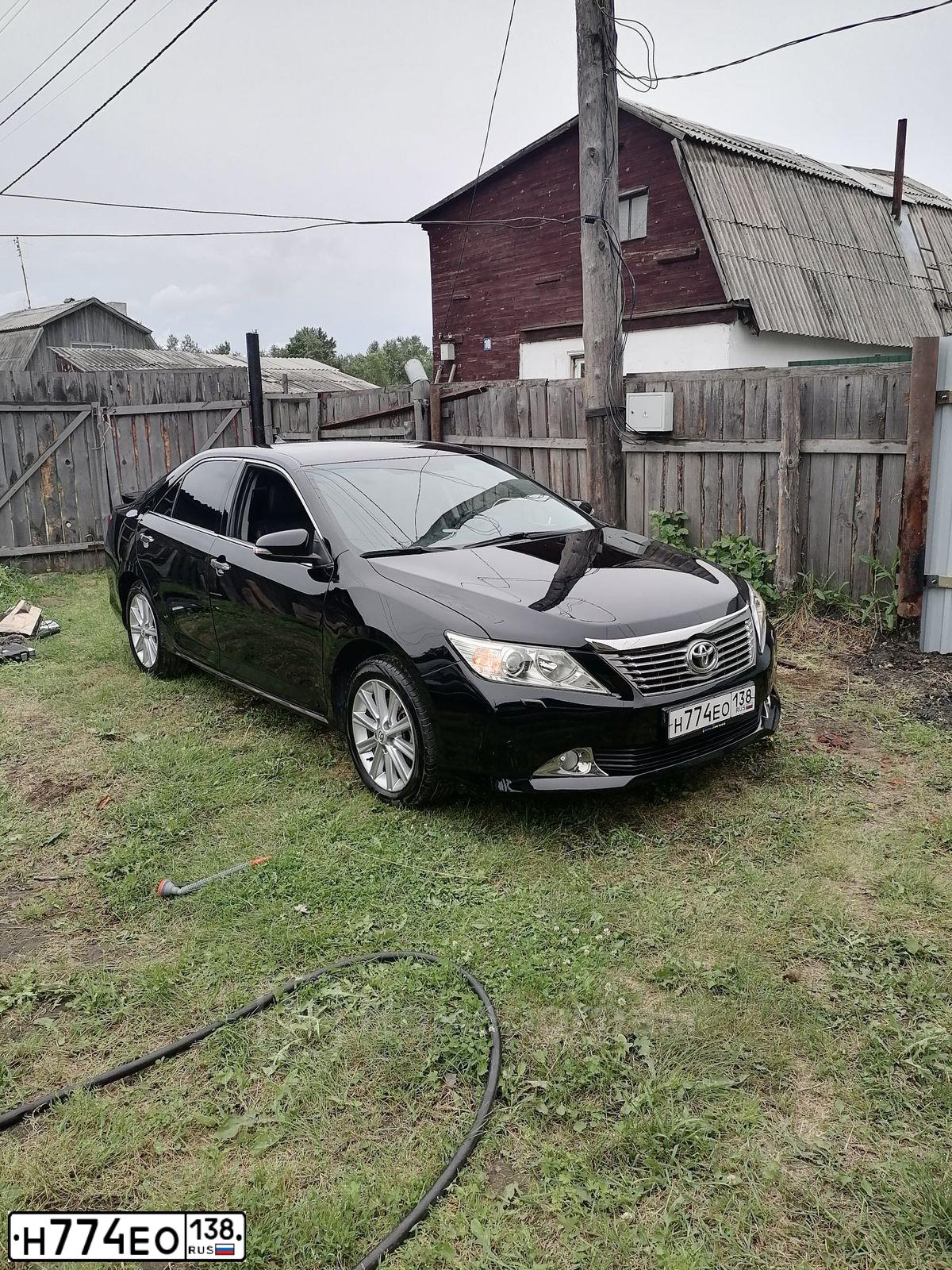 Фото автомобиля TOYOTA CAMRY, 2014 — госномер А233СК23. Цвет: ЧЕРНЫЙ МЕТАЛЛИК