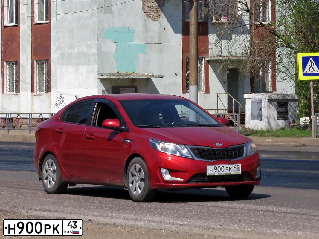 Фото автомобиля KIA RIO, 2014 — госномер Н900РК43. Цвет: Красный
