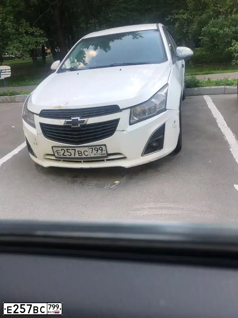 Фото автомобиля CHEVROLET CRUZE, 2014 — госномер Е257ВС799. Цвет: Белый