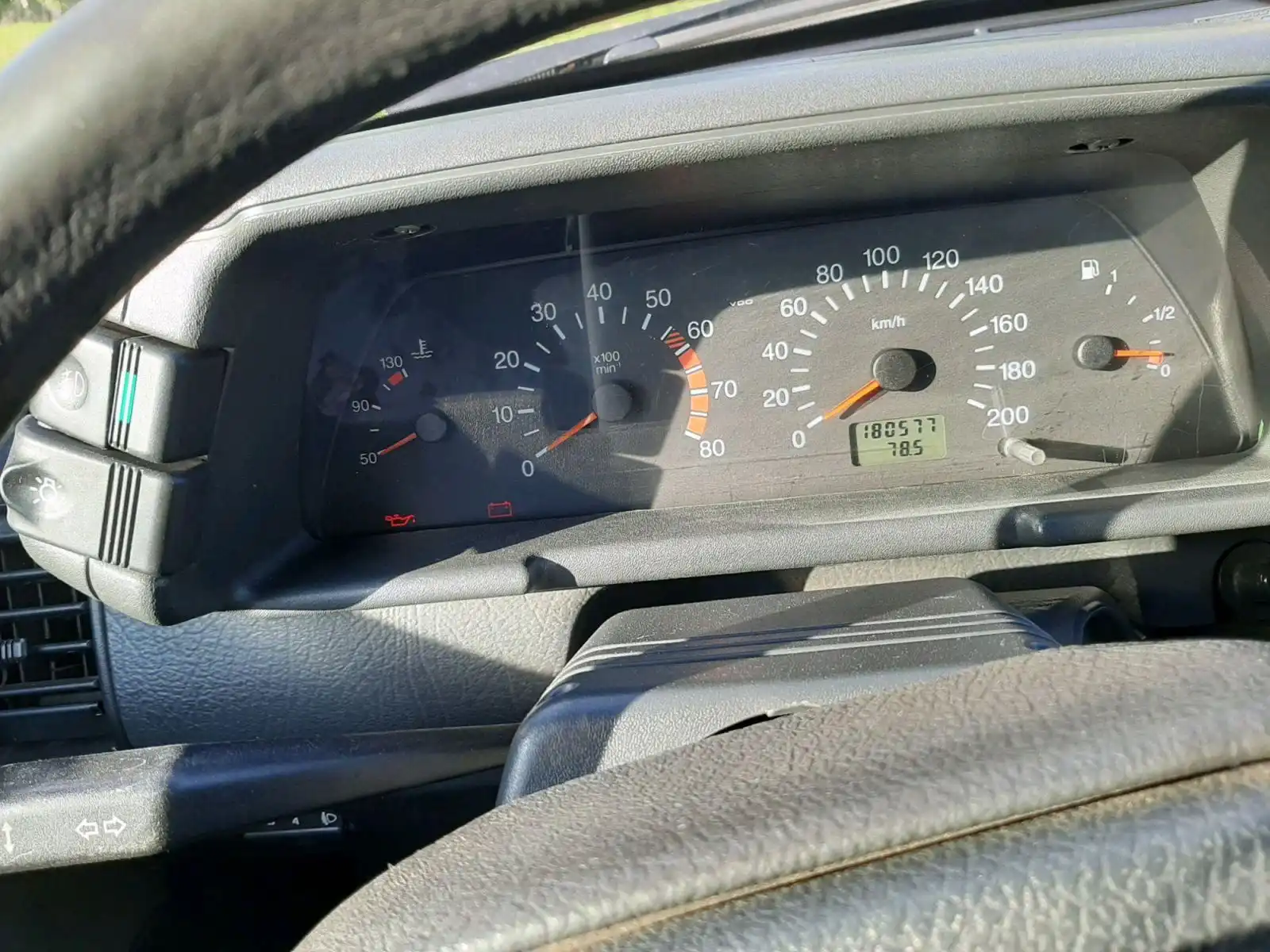 Фото автомобиля LADA 2112 LADA, 2005 — госномер В484РН702. Цвет: Темно-зеленый