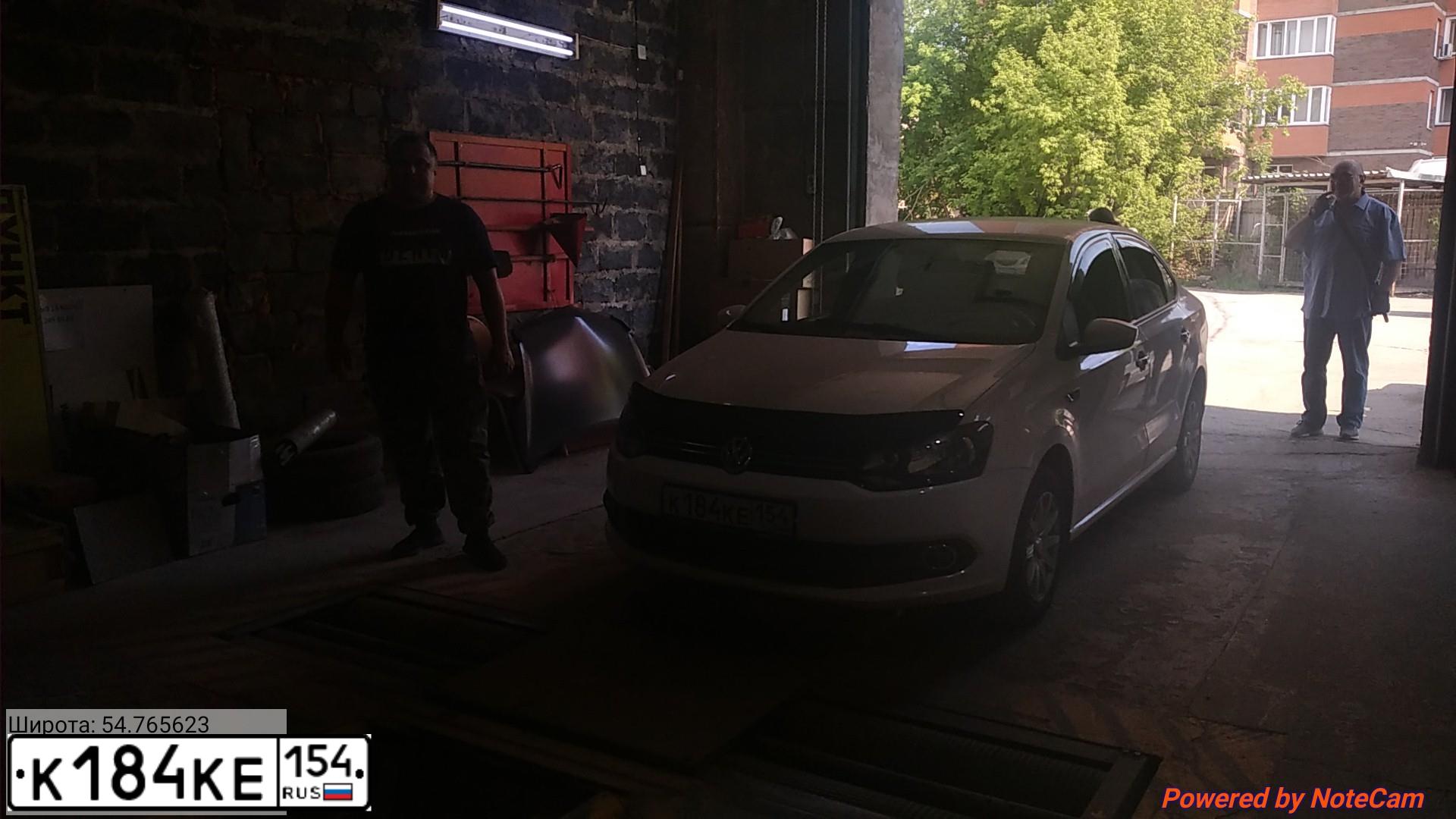 Фото автомобиля VOLKSWAGEN POLO, 2012 — госномер К184КЕ154. Цвет: Белый
