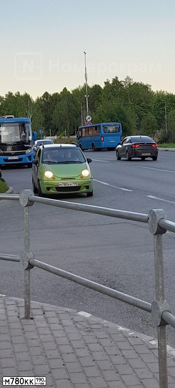 Фото автомобиля DAEWOO MATIZ, 2007 — госномер М780КК190. Цвет: ЯРКО-САЛАТОВЫЙ