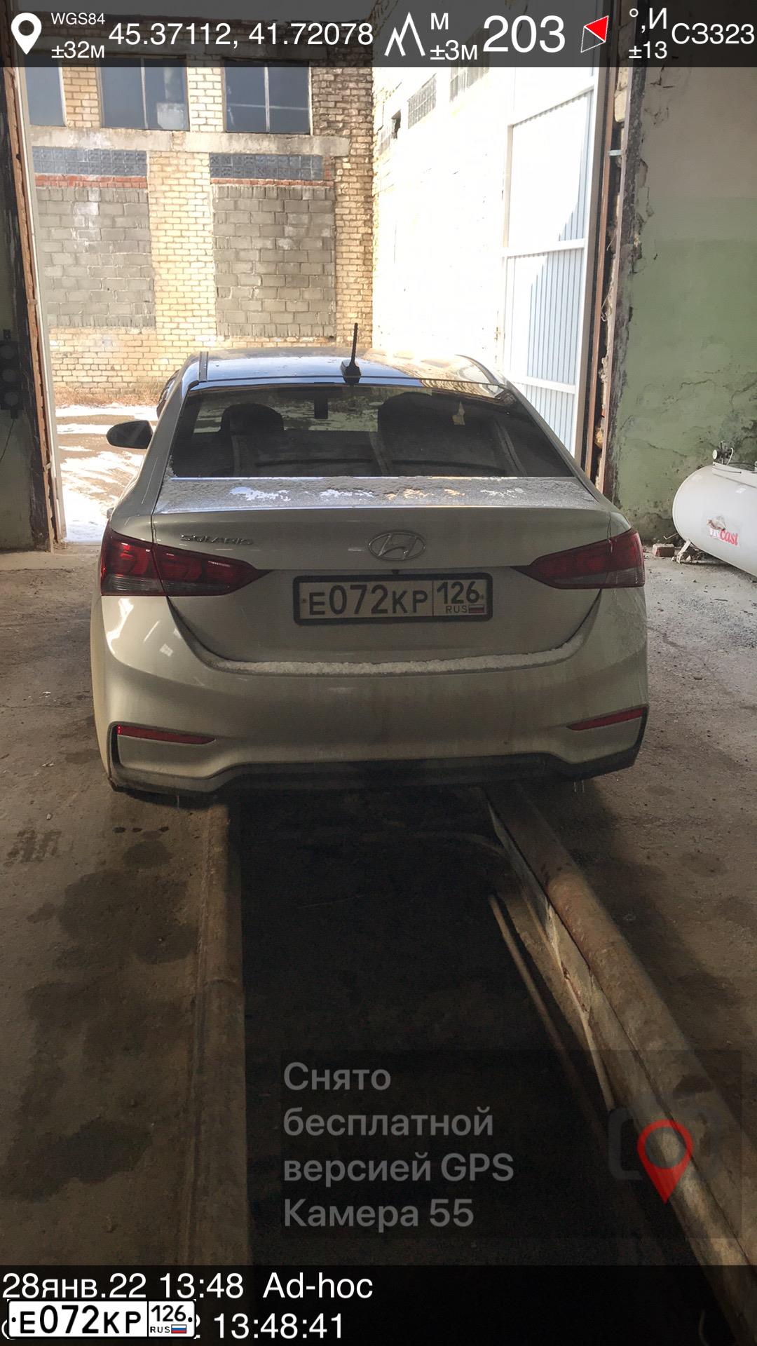 Фото автомобиля HYUNDAI SOLARIS, 2018 — госномер Е072КР126. Цвет: Серебристый