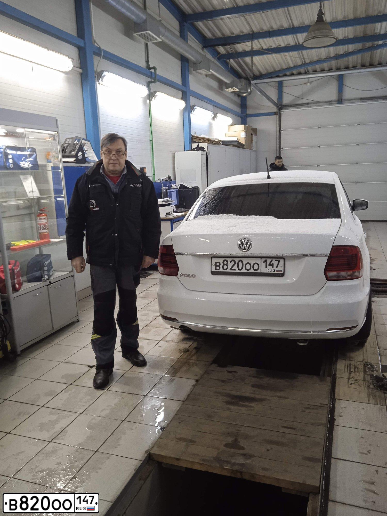 Фото автомобиля VOLKSWAGEN POLO, 2015 — госномер С656МН198. Цвет: Белый