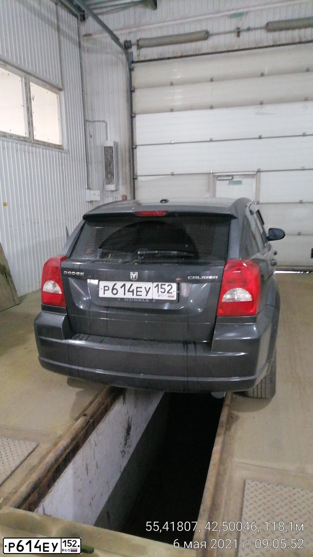 Фото автомобиля DODGE CALIBER, 2011 — госномер Р614ЕУ152. Цвет: ТЕМНО-СЕРЫЙ