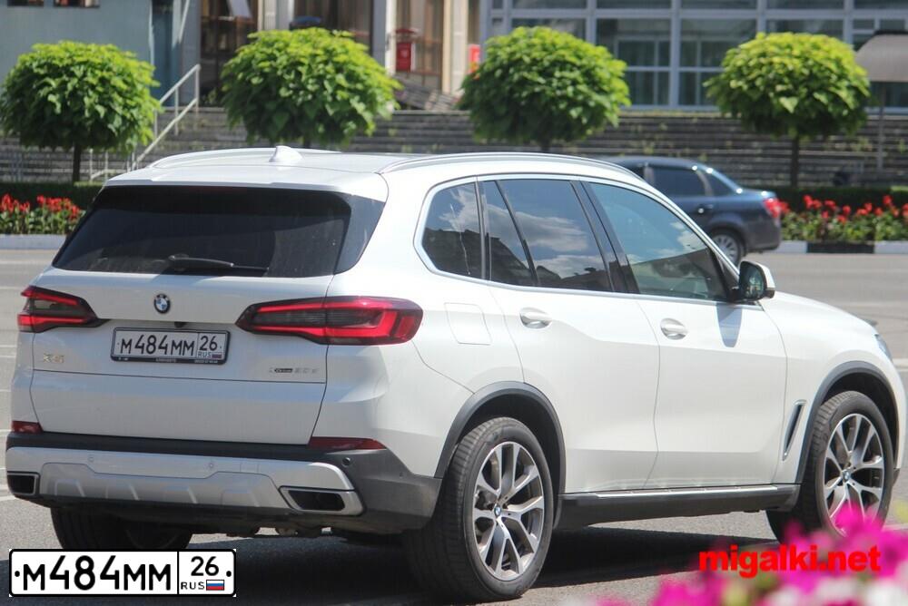 Фото автомобиля SSANGYONG KYRON, 2012 — госномер М484ММ26. Цвет: СЕРЕБРИСТЫЙ