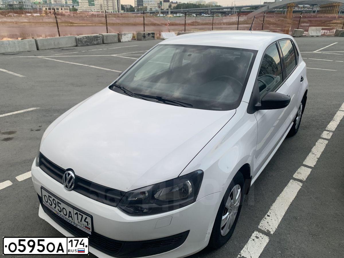 Фото автомобиля VOLKSWAGEN POLO, 2012 — госномер Е148ВТ702. Цвет: Белый