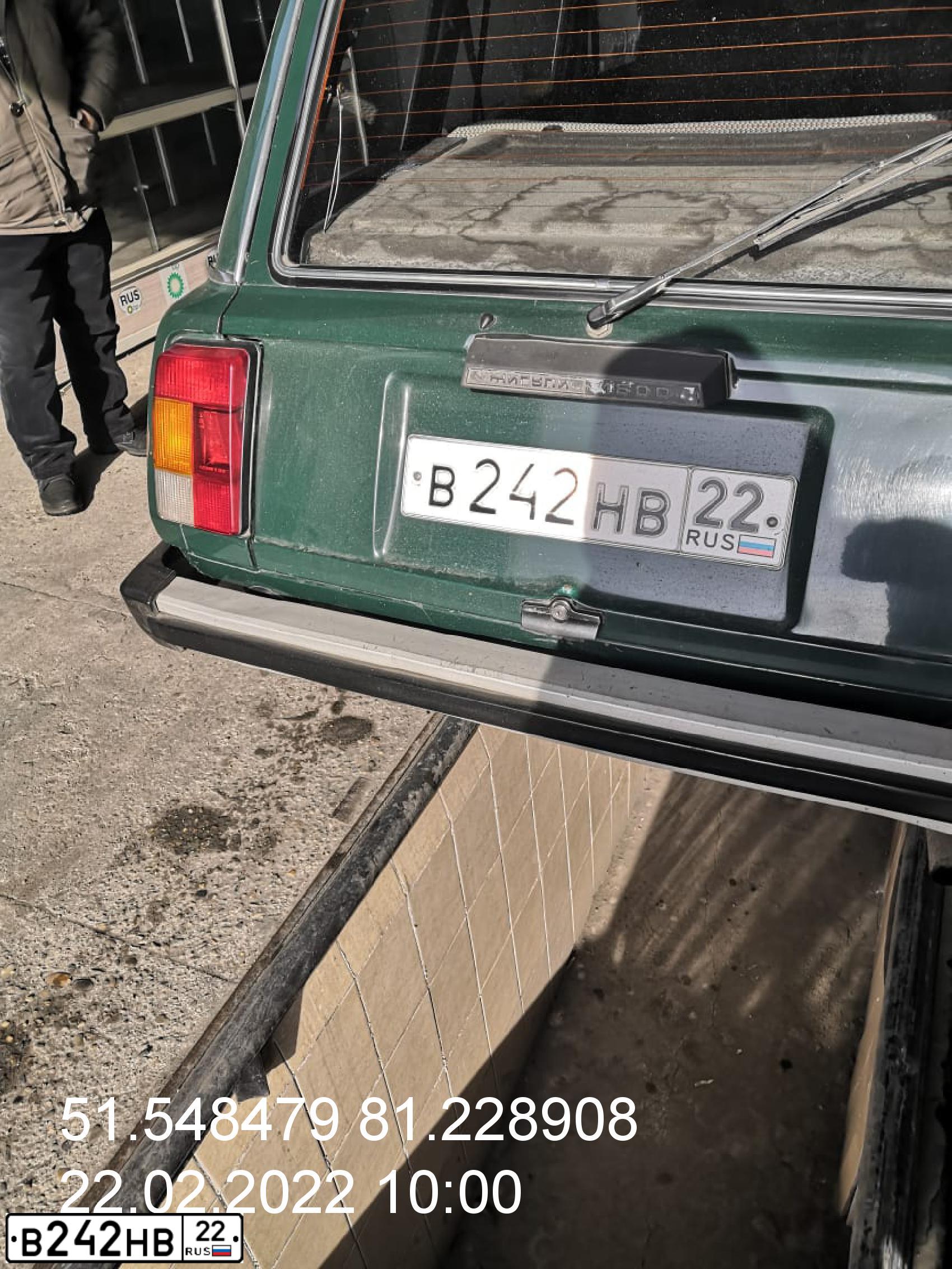 Фото автомобиля LADA 2104, 1997 — госномер В242НВ22. Цвет: ЗЕЛЕНЫЙ