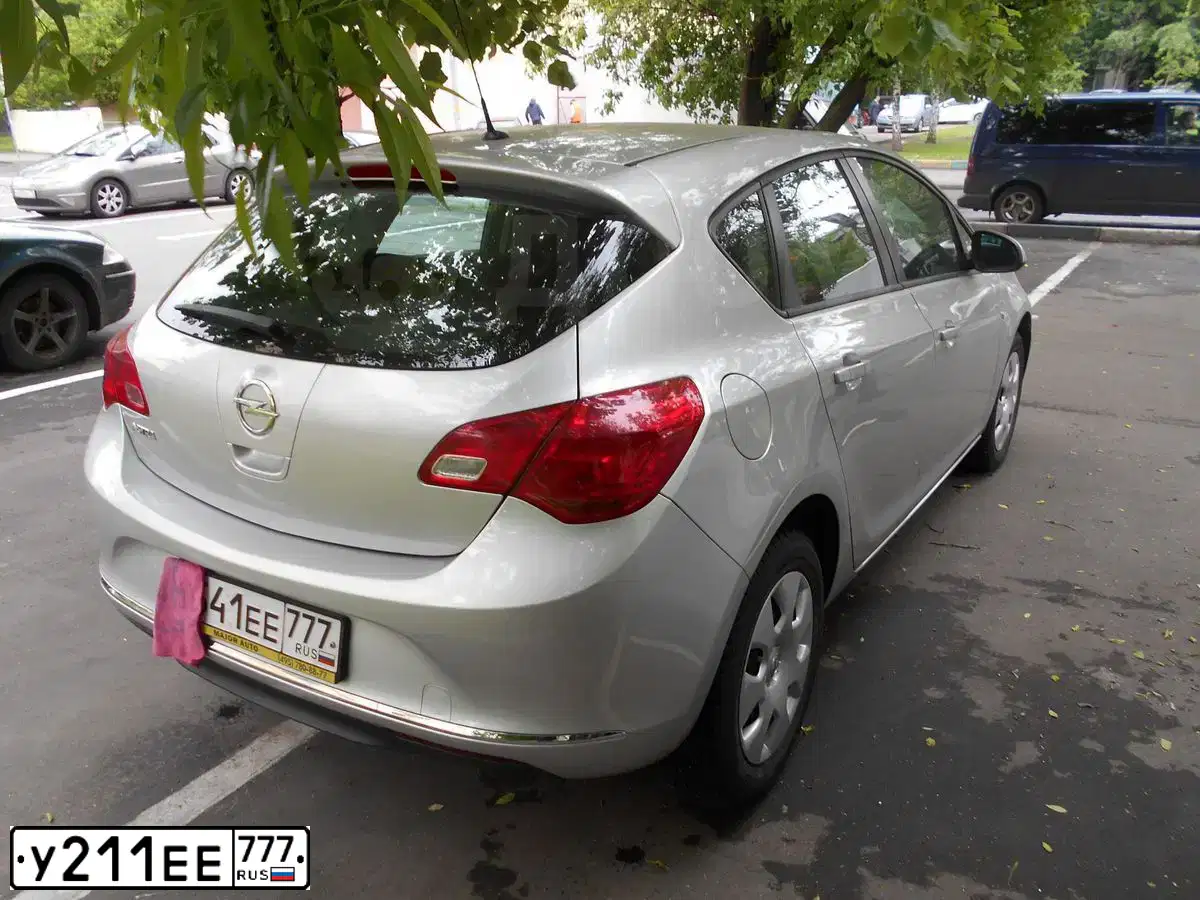 Фото автомобиля LADA 2192 KALINA, 2014 — госномер У211ЕЕ777. Цвет: СЕРЫЙ