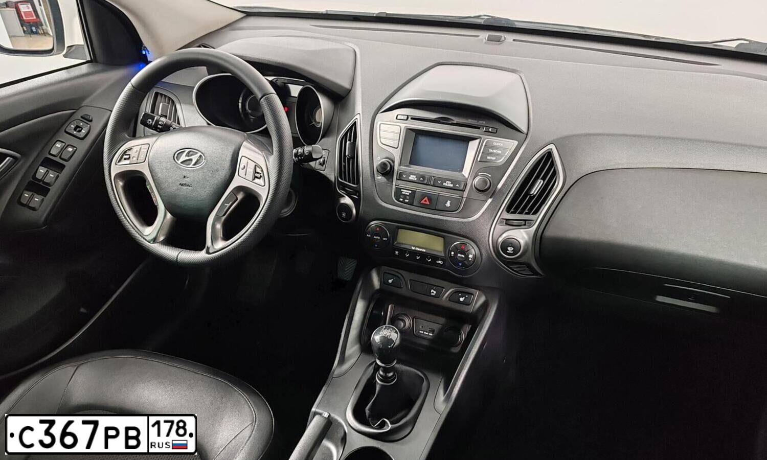 Фото автомобиля HYUNDAI IX35, 2014 — госномер С367РВ178. Цвет: БЕЛЫЙ