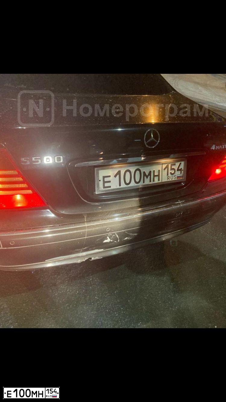 Фото автомобиля MERCEDES S-KLASSE, 2003 — госномер Е100МН154. Цвет: ЧЕРНЫЙ