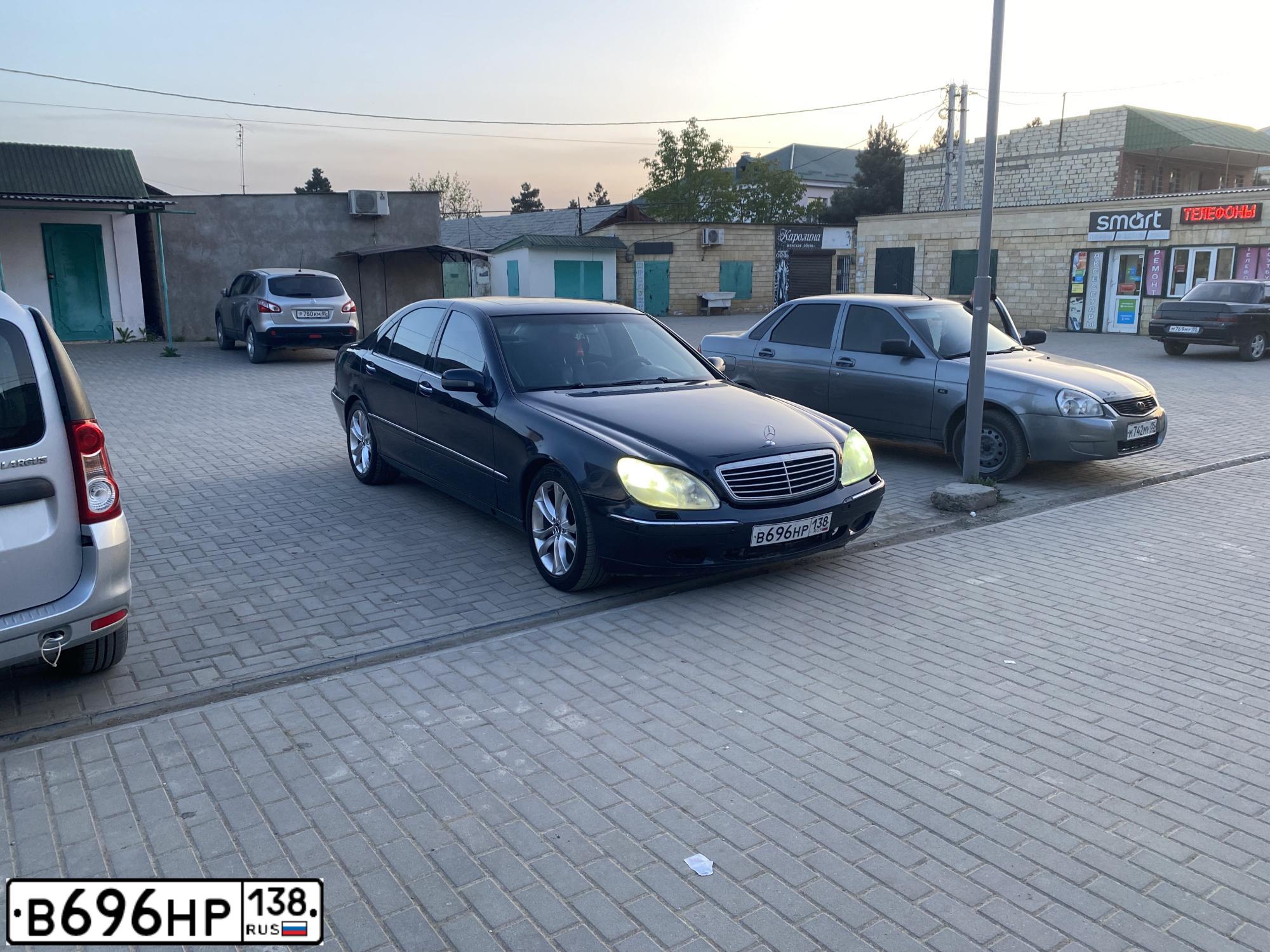 Фото автомобиля MERCEDES S-KLASSE, 2001 — госномер В696НР138. Цвет: ЧЕРНО-СИНИЙ