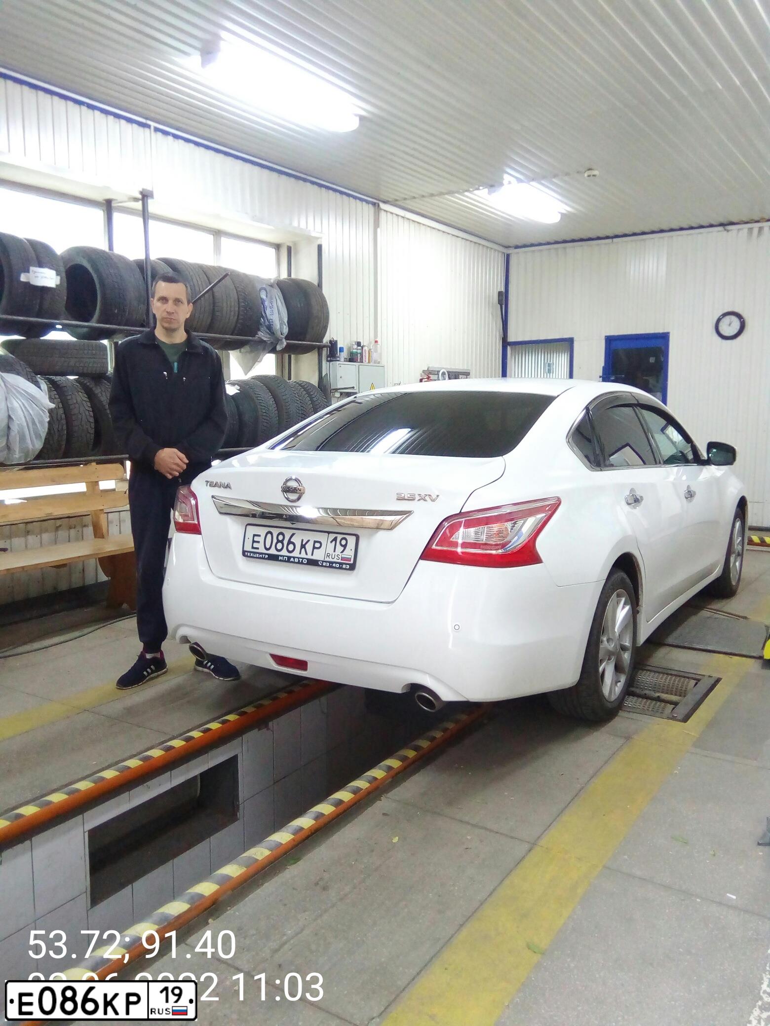 Фото автомобиля NISSAN TEANA, 2014 — госномер Е086КР19. Цвет: Белый
