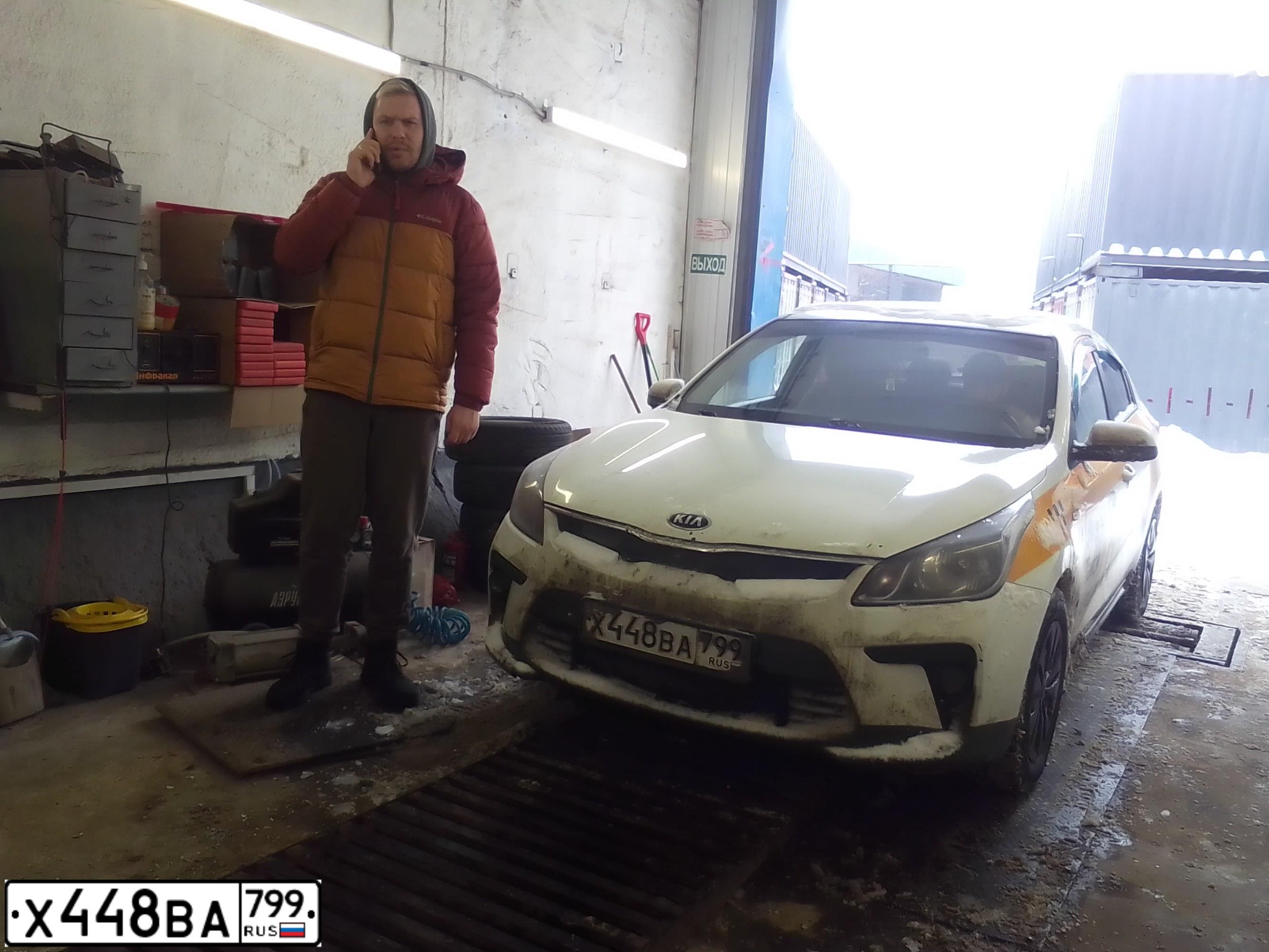 Фото автомобиля KIA RIO, 2017 — госномер В953АУ550. Цвет: БЕЛЫЙ