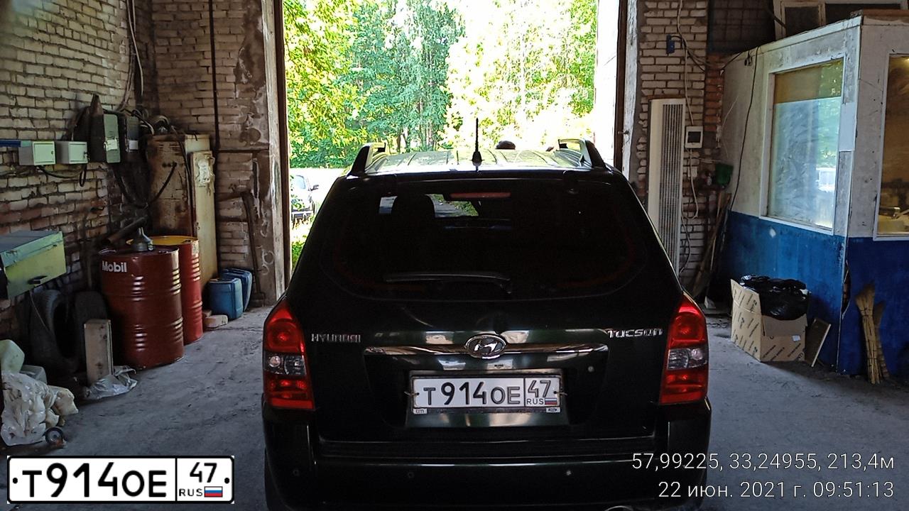 Фото автомобиля IZH 2126, 2005 — госномер Т914ЕО47. Цвет: БЕЛЫЙ