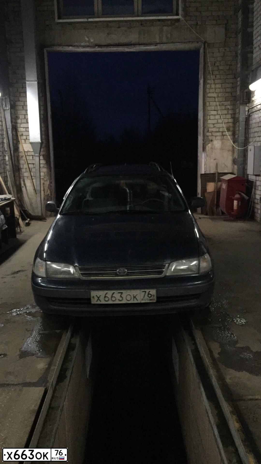 Фото автомобиля TOYOTA CARINA, 1994 — госномер Х663ОК76. Цвет: сине-зеленый