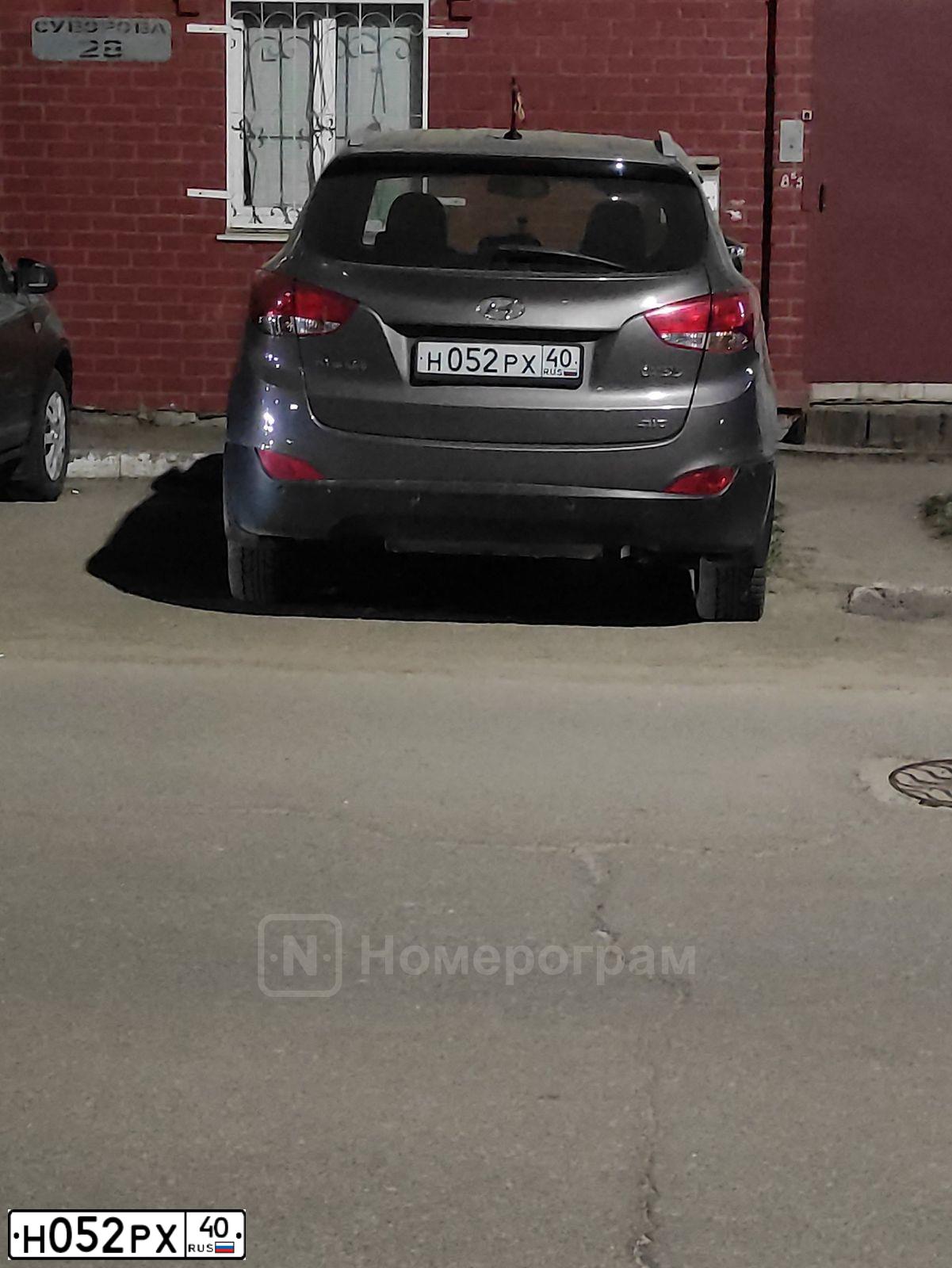 Фото автомобиля HYUNDAI IX35, 2013 — госномер Н052РХ40. Цвет: КОРИЧНЕВЫЙ