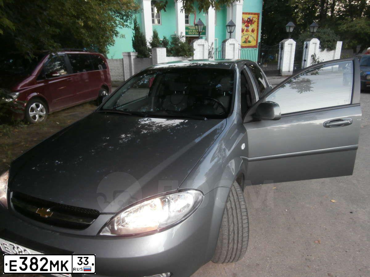Фото автомобиля CHEVROLET LACETTI, 2010 — госномер Е382МК33. Цвет: СЕРЫЙ