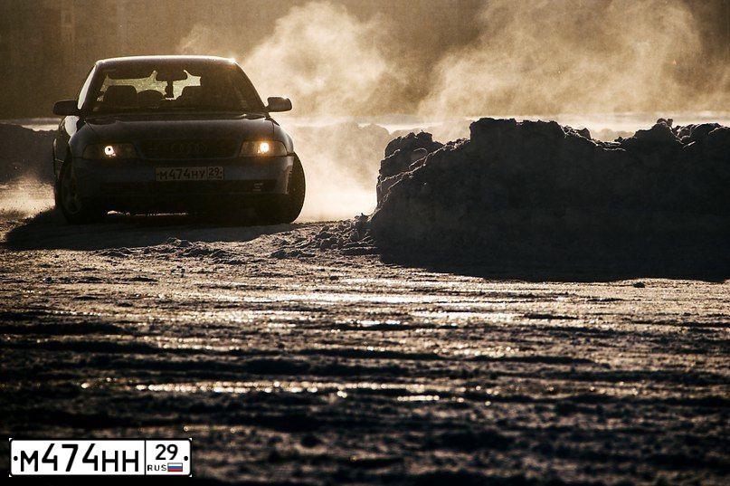 Фото автомобиля KIA SORENTO, 2014 — госномер М474НН29. Цвет: СИНИЙ