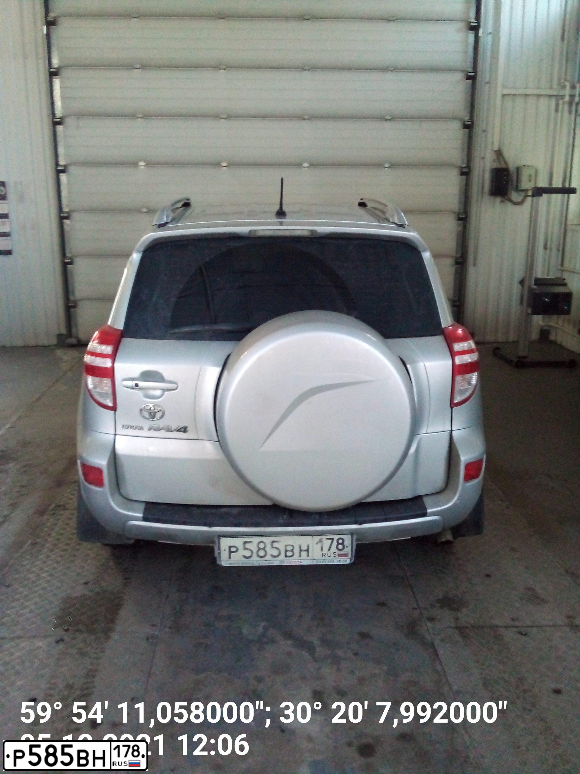 Фото автомобиля TOYOTA RAV4, 2011 — госномер К001УК78. Цвет: СЕРЕБРИСТЫЙ