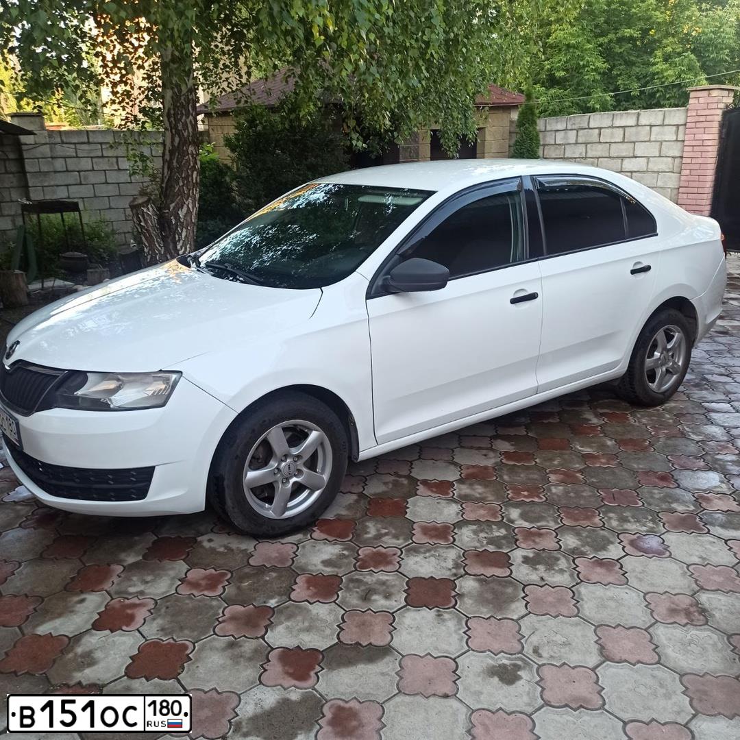Фото автомобиля SKODA RAPID, 2016 — госномер В151ОС180. Цвет: БЕЛЫЙ