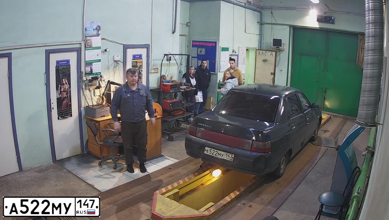 Фото автомобиля LADA 2110, 2000 — госномер А522МУ147. Цвет: СЕРЕБРИСТО-ЧЕРНЫЙ