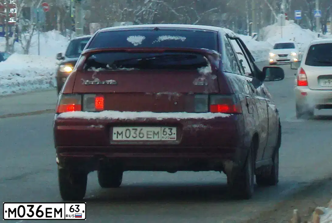 Фото автомобиля LADA 2112, 2005 — госномер Е322ВС193. Цвет: Темно Малиновый