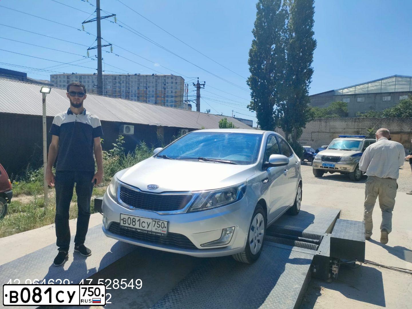 Фото автомобиля KIA RIO, 2012 — госномер В081СУ750. Цвет: СЕРЕБРИСТЫЙ