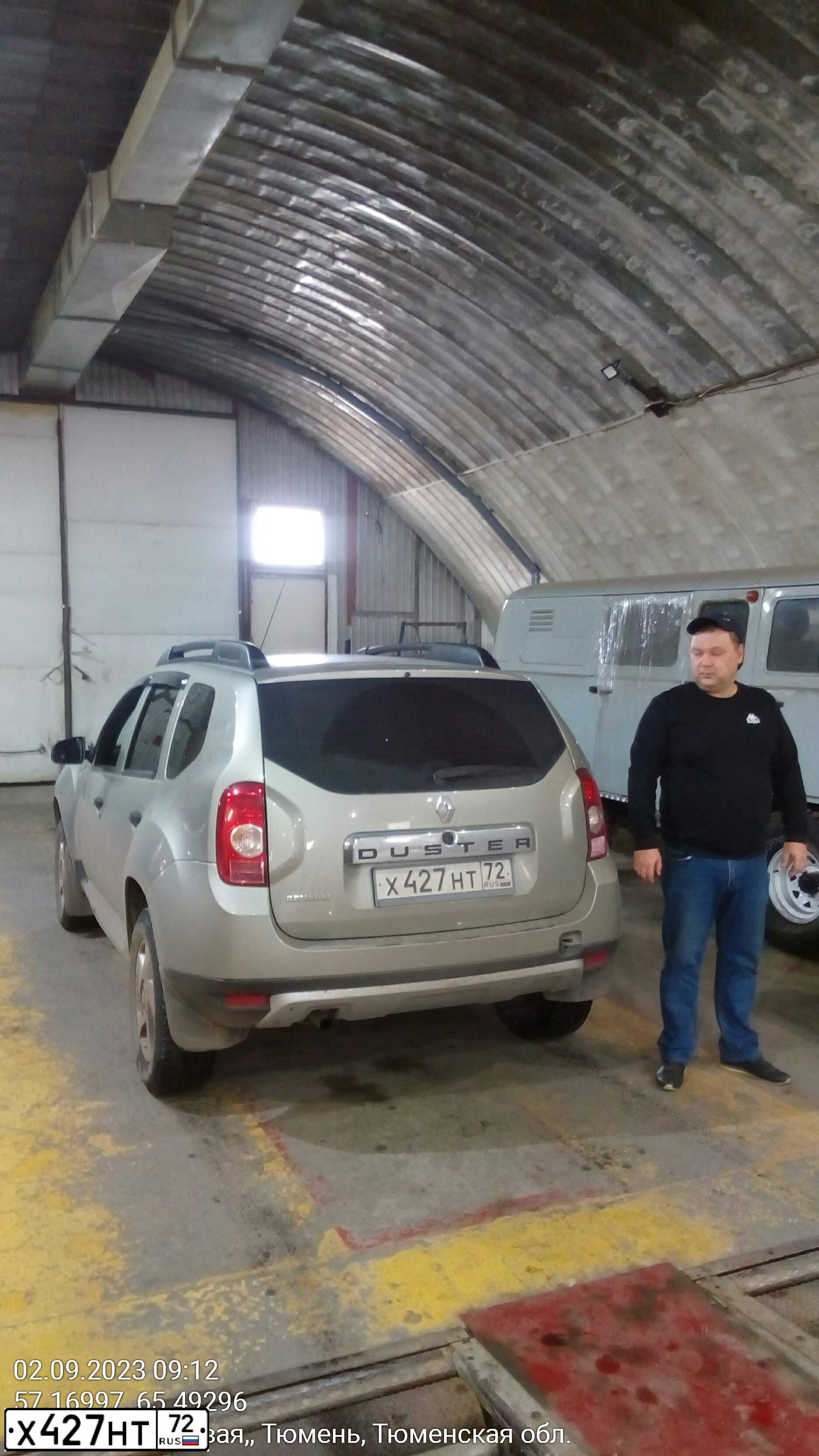 Фото автомобиля RENAULT DUSTER, 2013 — госномер Х427НТ72. Цвет: БЕЖЕВЫЙ