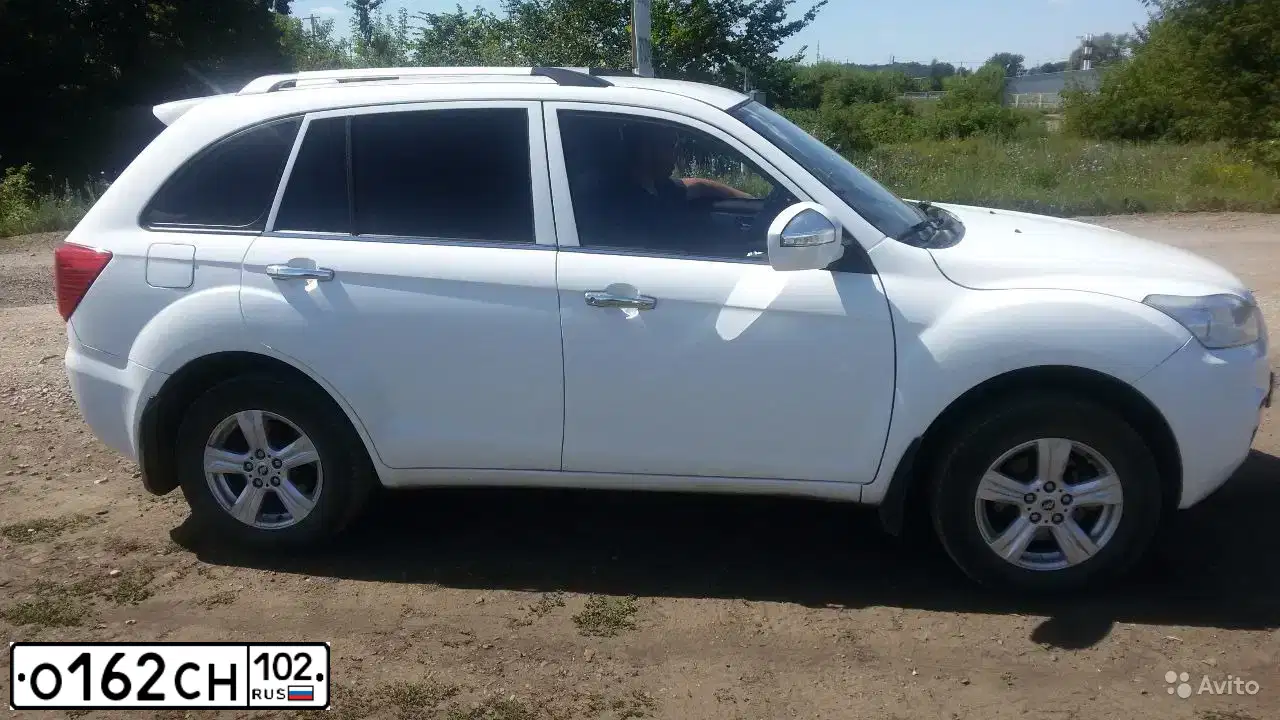 Фото автомобиля LIFAN X 60, 2013 — госномер О162СН102. Цвет: БЕЛЫЙ