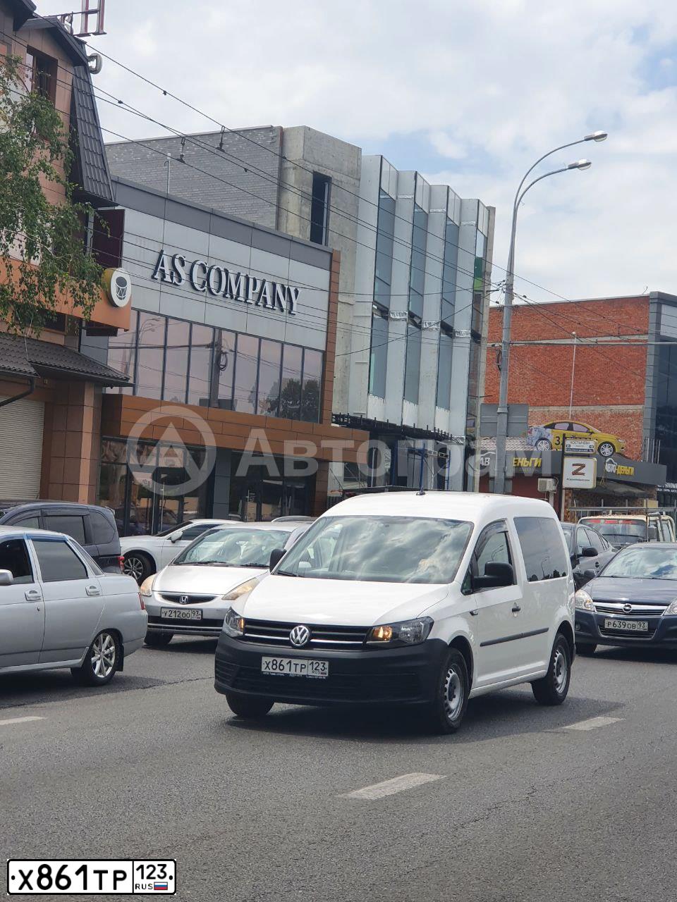 Фото автомобиля VOLKSWAGEN CADDY, 2017 — госномер Х861ТР123. Цвет: БЕЛЫЙ