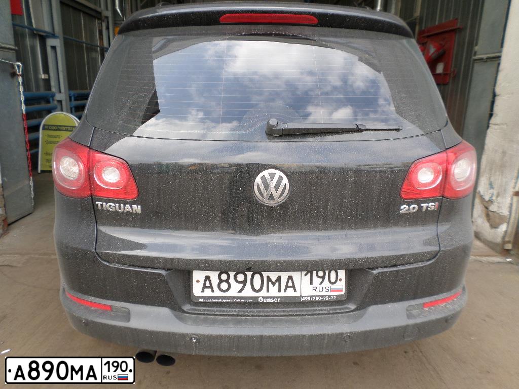 Фото автомобиля VOLKSWAGEN TIGUAN, 2010 — госномер М575ОВ797. Цвет: ЧЕРНЫЙ